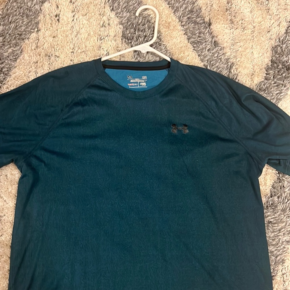 Under Armour Large green t shirt